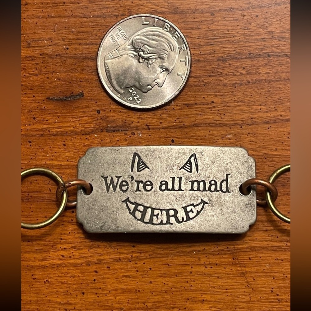 Alice in Wonderland inspired bracelet - Picture 4 of 4
